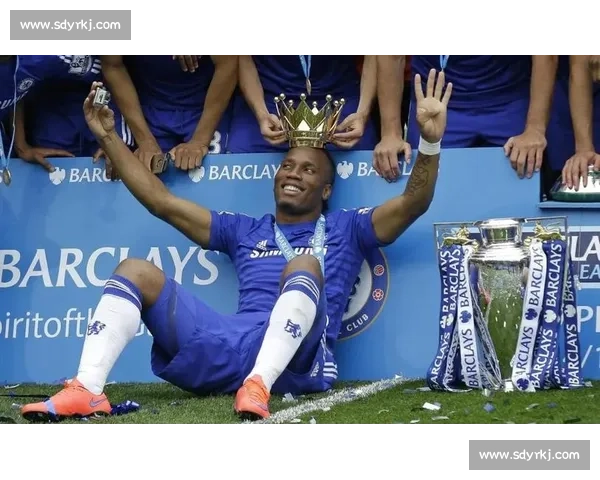 退役 1 天火速复出！凯利披红军传奇战袍再战斯坦福桥