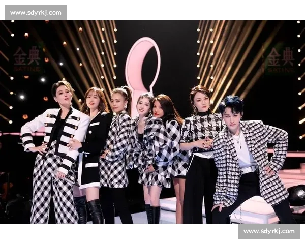 朋克风暴席卷舞台!刀群舞燃爆今夏最飒现场 朋克风暴席卷舞台!刀群舞燃爆今夏最飒现场