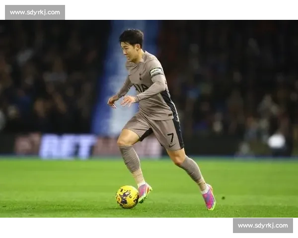 泪洒首尔！孙兴慜告别战全场致敬，父亲含泪见证传奇谢幕