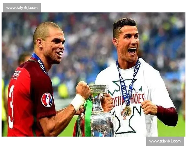 葡萄牙轮滑曲棍球 22 冠加冕，C 罗社媒贺欧洲王者归来